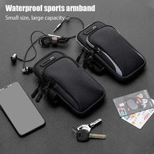 Carregar imagem no visualizador da galeria, Universal 6.7'' Phone Armband Outdoor Waterproof Fitness Running Sport Arm Cellphone Holder With Headphone Jack Mobile Phone Bag
